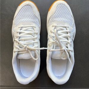 ASICS Women’s Upcourt 6 Volleyball Shoes (Size 7)